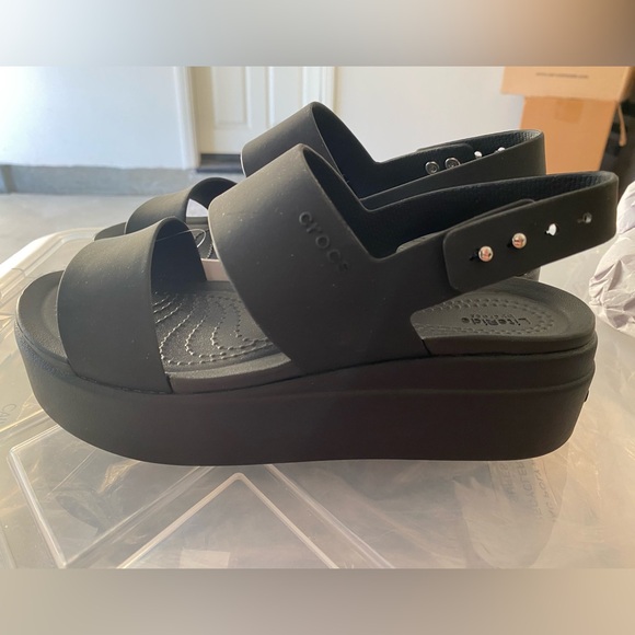 CROCS Brooklyn Low Wedge - Black - Picture 3 of 7